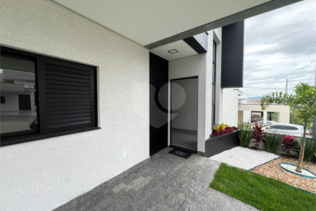 Casa à venda com 3 quartos, sendo 1 suíte, no condomínio Horto Florestal Villagio, Sorocaba - SP