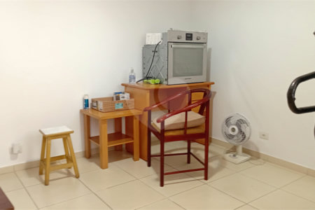 Sobrado à venda com 4 quartos, sendo 2 suítes,  em Vila Gilda, Santo André, SP