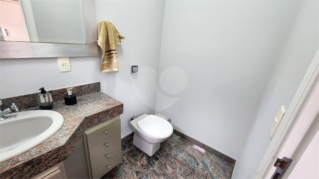 Casa à venda com 4 quartos, sendo 2 suítes, no condomínio Marambaia, Vinhedo - SP
