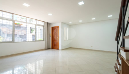 Casa de Vila à venda com 3 quartos, sendo 2 suítes, em Campo Belo, São Paulo, SP