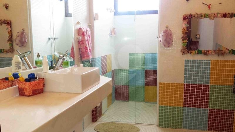 Sobrado à venda com 4 quartos, sendo 2 suítes, em Alto da Boa Vista, São Paulo, SP
