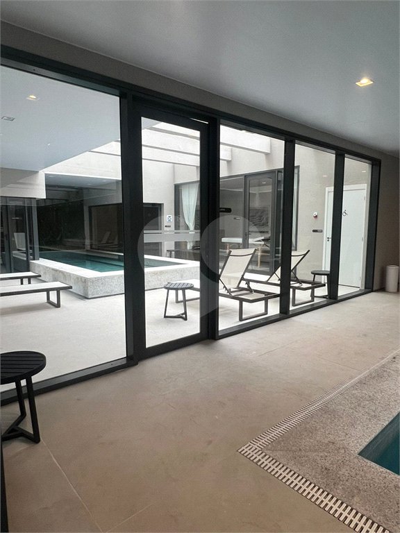 Charme, conforto e vista livre na Vila Clementino – 98 m² com pé-direito duplo!