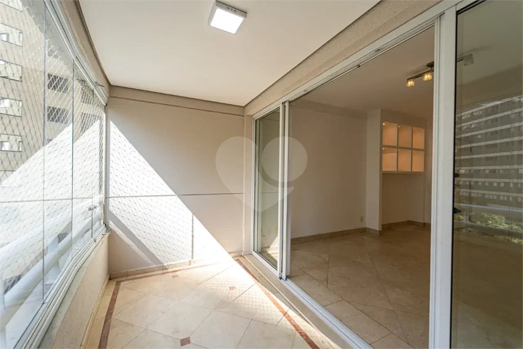 Apartamento à venda em Moema