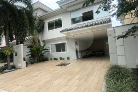 Casa de alto padrão no condomínio Golden Village