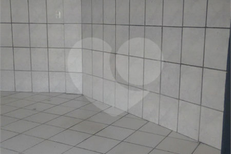 Casa térrea + Sala Comercial na Vila Prado.