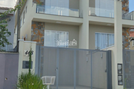 Casa à venda no bairro Recreio Maristela em Atibaia com linda vista para as montanhas