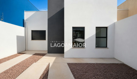 Casa à venda com 2 quartos em Jardim dos Ipes, Três Lagoas, MS