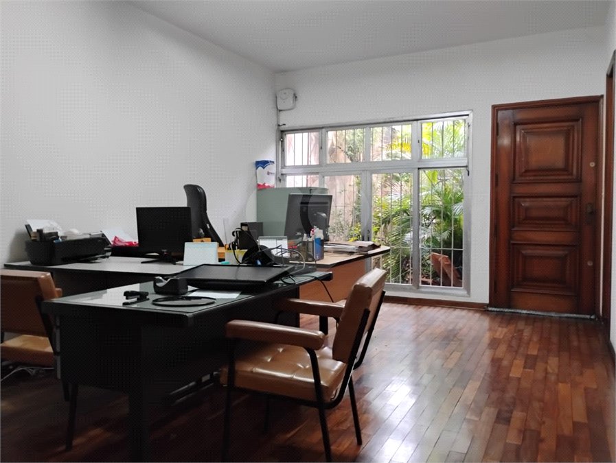 Espaçosa casa à venda na Vila Mascote