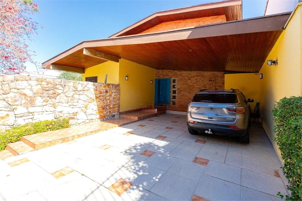 Sobrado à venda com 4 quartos, sendo 2 suítes, em Vila Madalena, São Paulo, SP