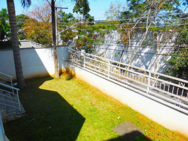 Casa à venda com 4 quartos, sendo 2 suítes,  no condomínio Bristol Village, São Paulo - SP