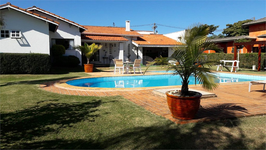 Casa à venda com 4 quartos, sendo 2 suítes, no condomínio Monte Belo, Salto - SP