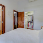 Casa à venda com 4 quartos, sendo 2 suítes, no condomínio Vila Antonieta, São Paulo - SP