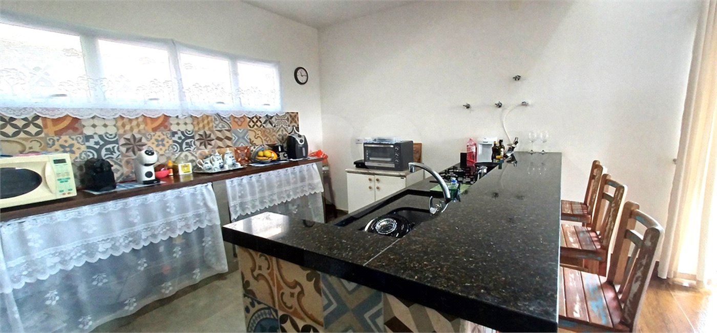 Casa à venda com 3 quartos, sendo 2 suítes, no condomínio Altos de São Roque, São Roque - SP