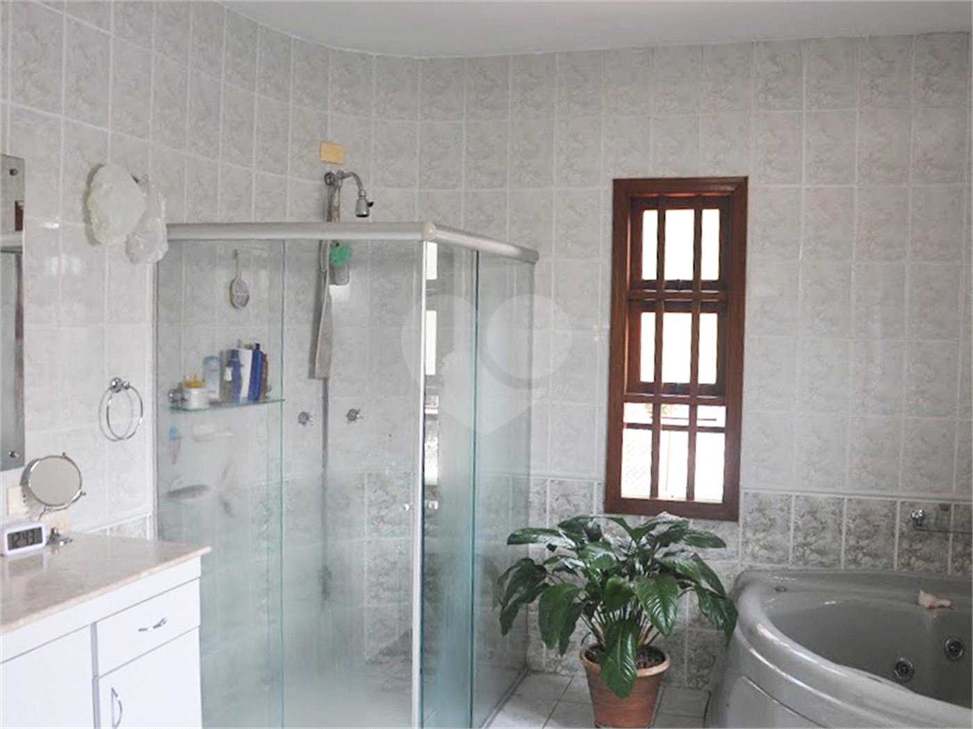 Sobrado à venda com 4 quartos, sendo 2 suítes,  em Alto da Boa Vista, São Paulo, SP