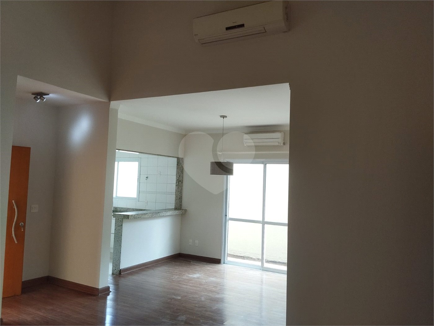 Casa à venda com 3 quartos, sendo 1 suíte,  no condomínio Vila Aracoara, Araraquara - SP