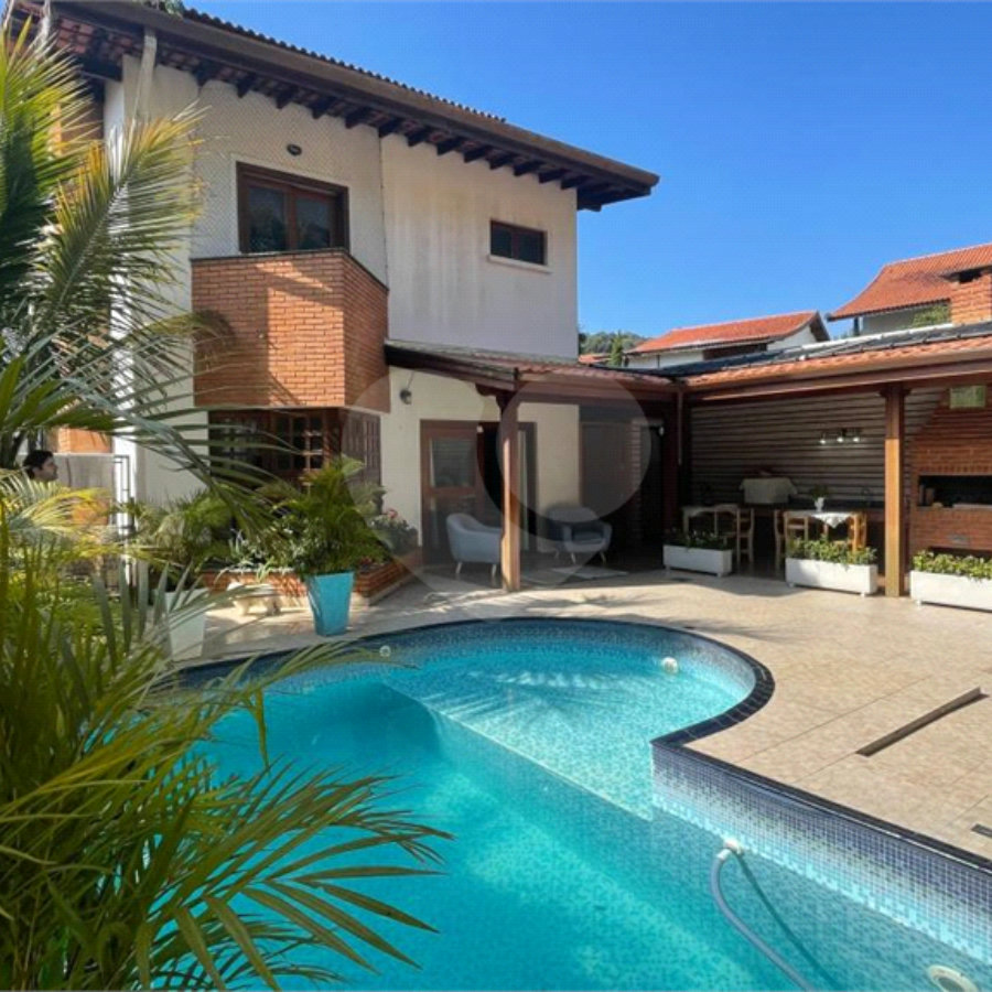 Casa à venda com 4 quartos, sendo 2 suítes, no condomínio Residencial Ypê Branco II, São Paulo - SP