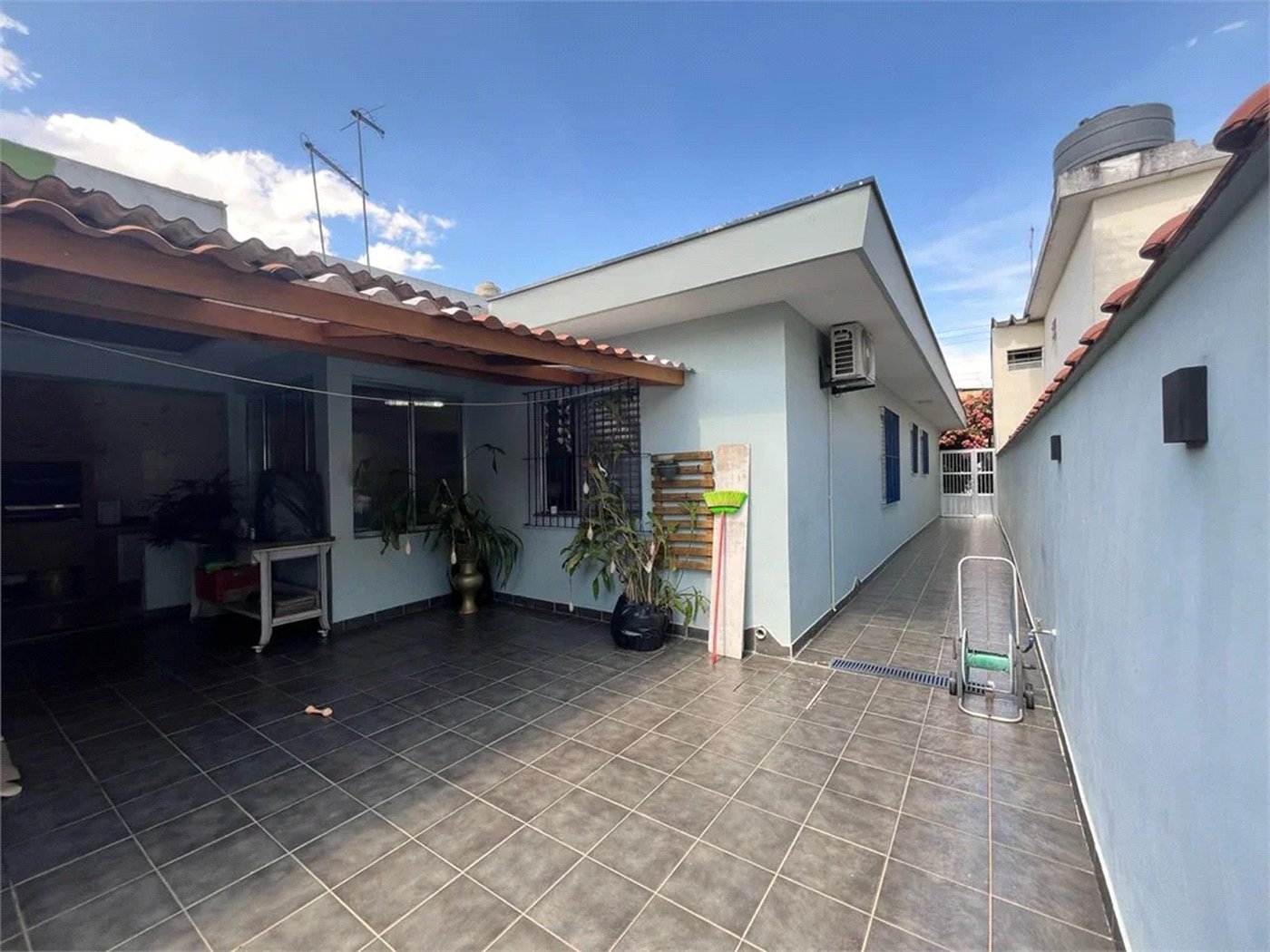 Casa à venda com 3 quartos, sendo 1 suíte,  em Jardim Casablanca, São Paulo, SP