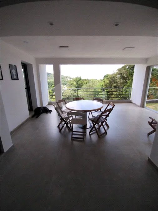 Casa à venda ou para alugar com 3 quartos, sendo 1 suíte, no condomínio Alpes da Cantareira, Mairiporã - SP