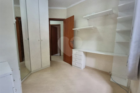 Casa à venda ou para alugar com 3 quartos, sendo 1 suíte,  em Bosque da Saúde, São Paulo, SP