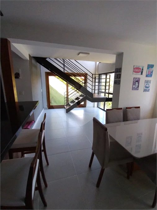 Casa à venda ou para alugar com 3 quartos, sendo 1 suíte, no condomínio Alpes da Cantareira, Mairiporã - SP