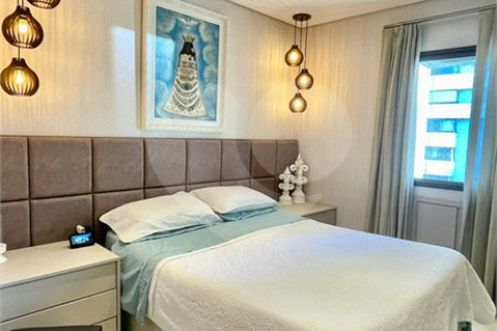 Cobertura à venda na Aclimação de 300m² com 2 vagas.