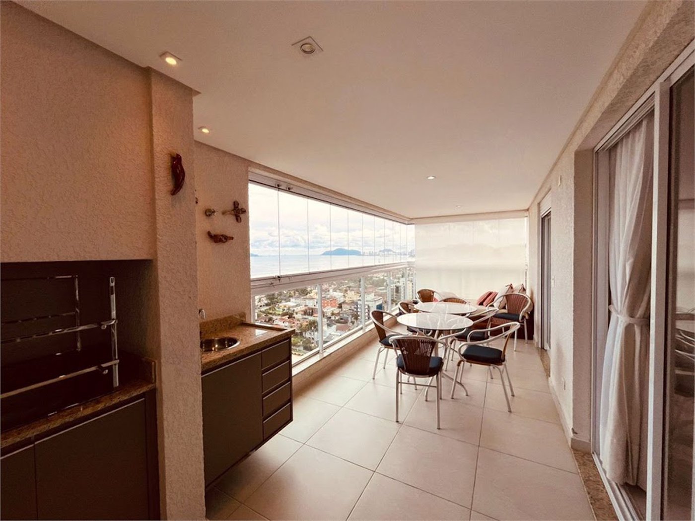 Apartamento Residencial à venda, Jardim Virginia, Guarujá - AP1313.