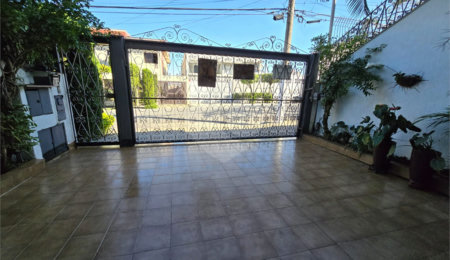 Casa à venda com 4 quartos, sendo 1 suíte,  em Vila Paiva, São Paulo, SP
