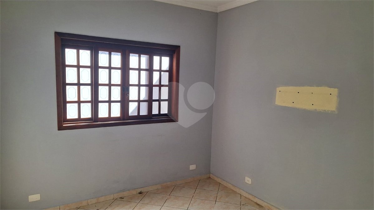 Sobrado para alugar com 4 quartos, sendo 3 suítes, em Vila Nivi, São Paulo, SP