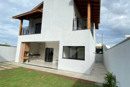 Casa à venda com 3 quartos, sendo 1 suíte, no condomínio Lagos D´icaraí, Salto - SP