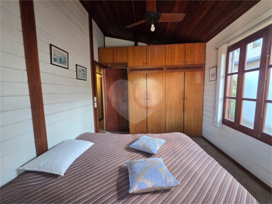 Casa à venda com 3 quartos, sendo 1 suíte, no condomínio Estância Marambaia, Vinhedo - SP