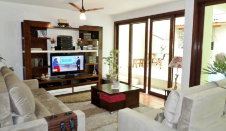 Casa à venda com 4 quartos, sendo 2 suítes, em Jardim Leonor, São Paulo, SP