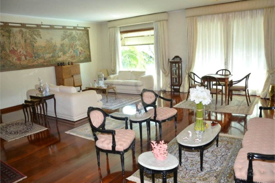 Casa à venda com 8 quartos, sendo 5 suítes, em Serra da Cantareira, Mairiporã, SP