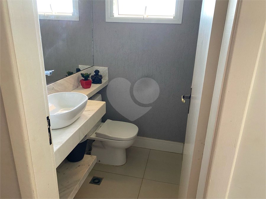 Casa à venda com 4 quartos, sendo 3 suítes, no condomínio Primavera, Salto - SP
