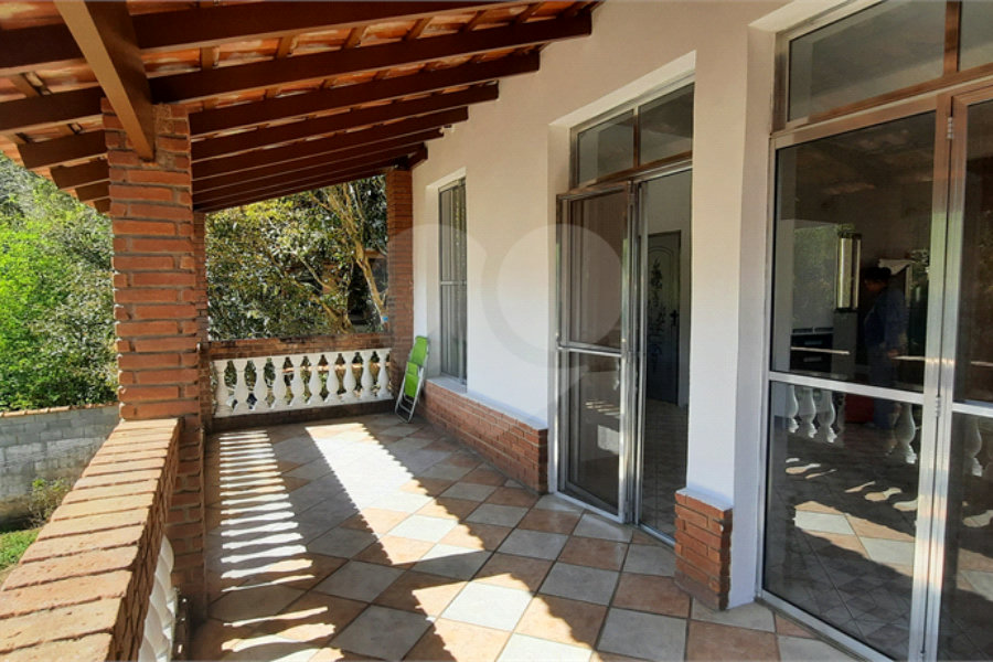 Casa à venda com 3 quartos, sendo 2 suítes, no condomínio Sausalito, Mairiporã - SP