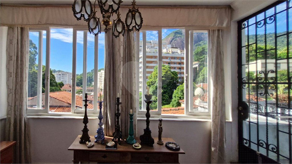 Casa à venda com 7 quartos, sendo 1 suíte, em Cosme Velho, Rio de Janeiro, RJ