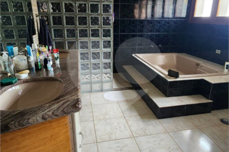 Chácara à venda com 4 quartos, sendo 3 suítes, em Pinheirinho, Vinhedo, SP
