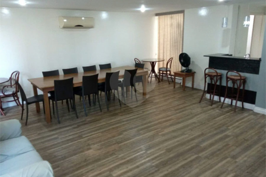 Lindo apartamento, muito bem conservado, com bom espaço interno.