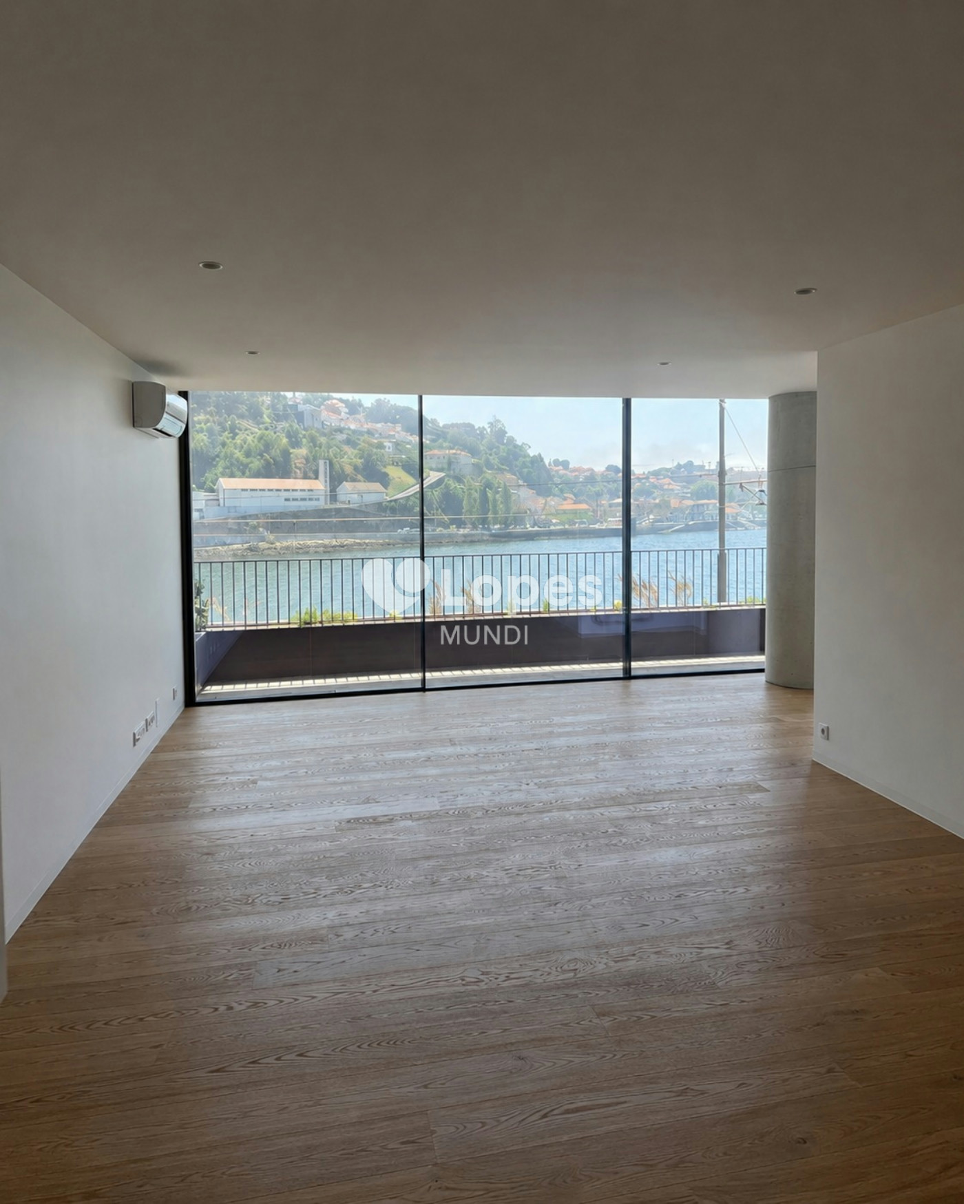 Apartamento T4 à venda em Lordelo do Ouro, Porto, Portugal – 240 m²