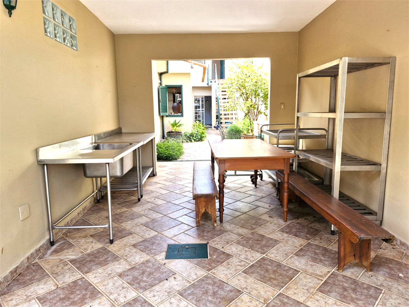 Casa à venda com 4 quartos, sendo 1 suíte,  em Granja Julieta, São Paulo, SP