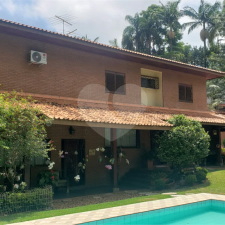 Sobrado à venda com 4 quartos, sendo 2 suítes, em Jardim Marajoara, São Paulo, SP