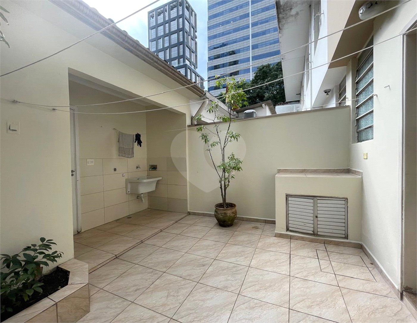 Sobrado para alugar com 3 quartos, sendo 2 suítes, em Itaim Bibi, São Paulo, SP