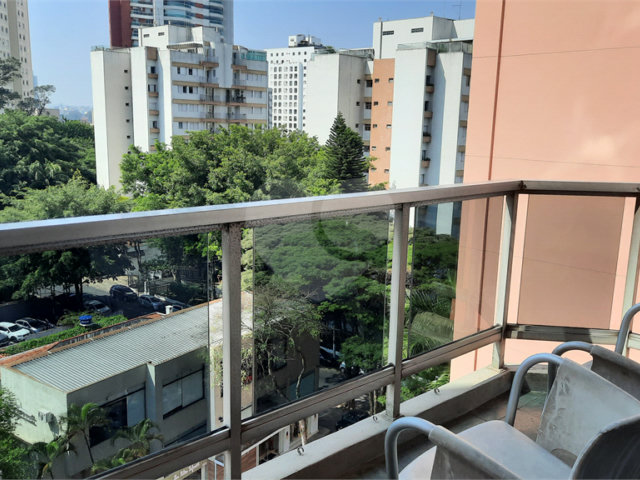 Apartamento à venda com 3 quartos, sendo 1 suíte,  em Jardim Marajoara, São Paulo, SP