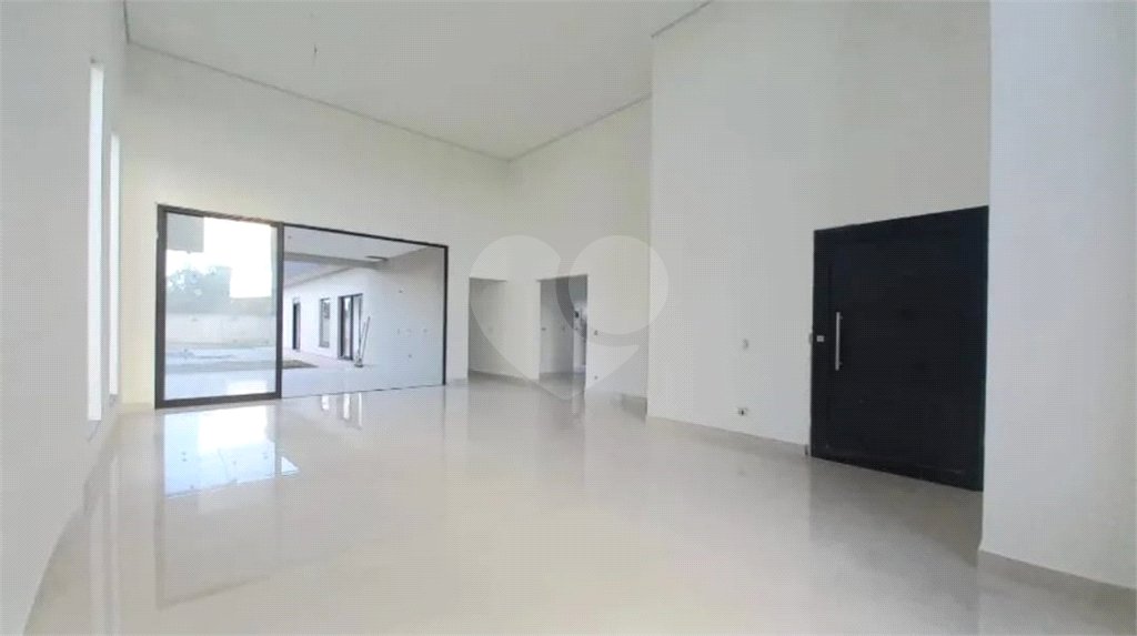 Casa à venda com 4 quartos, sendo 3 suítes,  no condomínio Samballa 3, Atibaia - SP