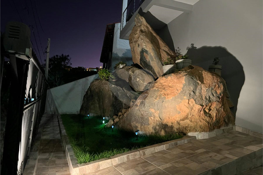 Casa à venda com 4 quartos, sendo 2 suítes,  no Centro, Serra Negra, SP