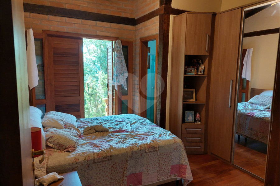 Casa à venda com 3 suítes em Roseira, Mairiporã, SP