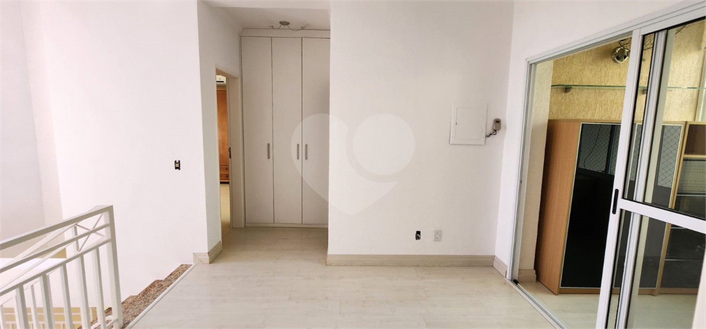 Casa à venda com 3 suítes no condomínio Recanto dos Paturis, Vinhedo - SP