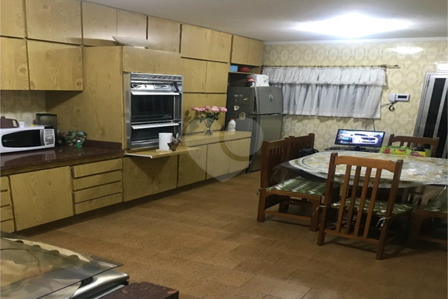 Sobrado à venda com 4 quartos, sendo 1 suíte, em Vila Gustavo, São Paulo, SP
