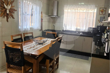 Casa à venda com 3 quartos, sendo 1 suíte,  no condomínio Comdomínio Real Park Tietê, Mogi das Cruzes - SP
