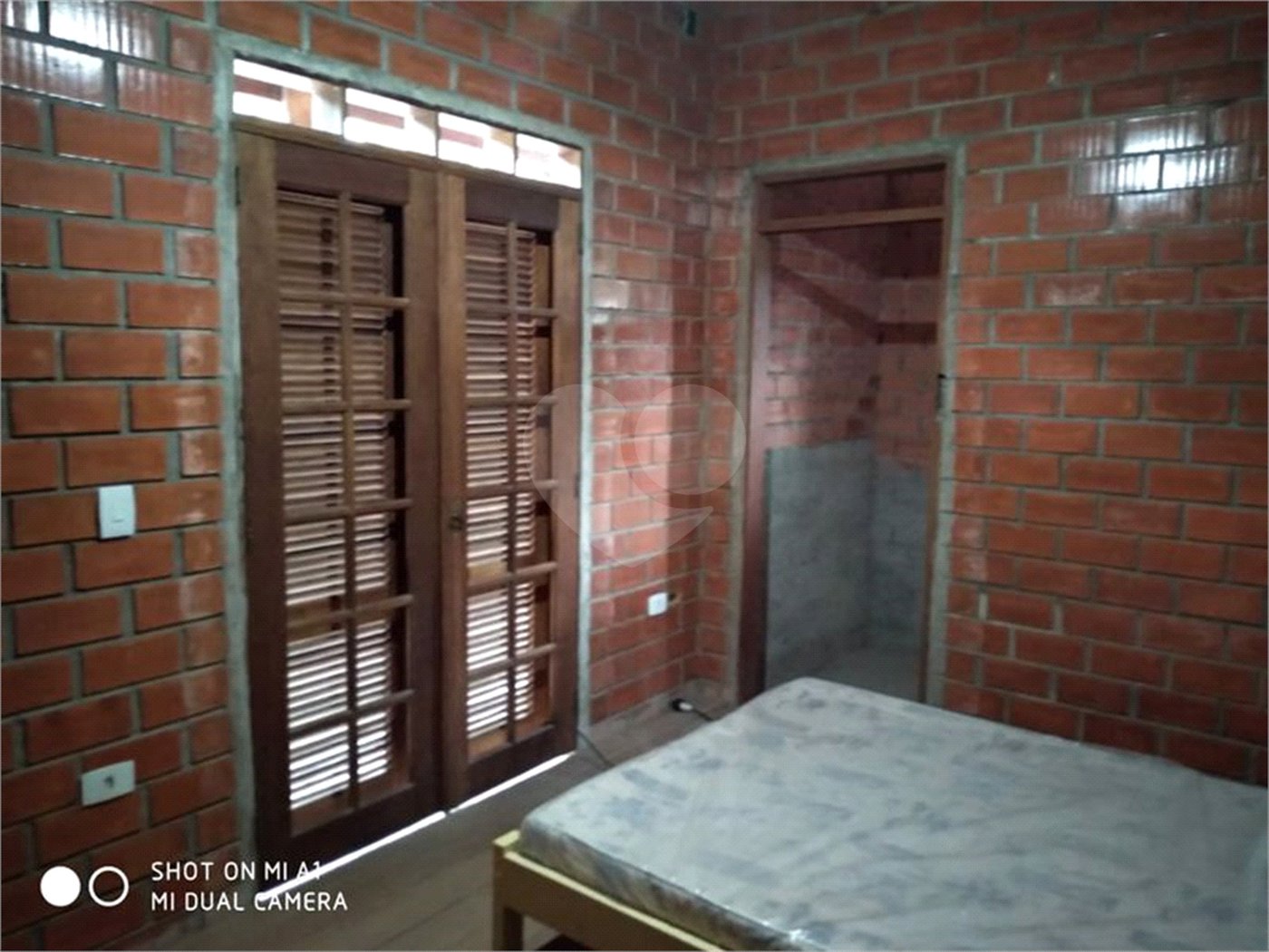 Sobrado à venda com 4 quartos, sendo 3 suítes, em Serra da Cantareira, Mairiporã, SP