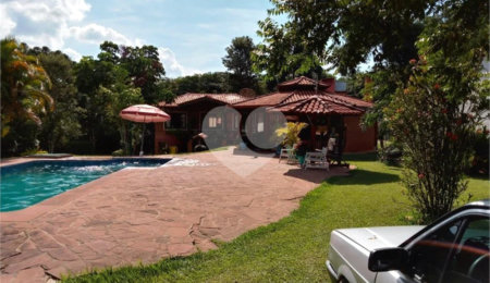Chácara à venda com 4 quartos, sendo 3 suítes, em Tupy, Itapetininga, SP